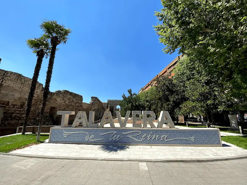 Foto de las letras de cereámica de Talavera de la Reina