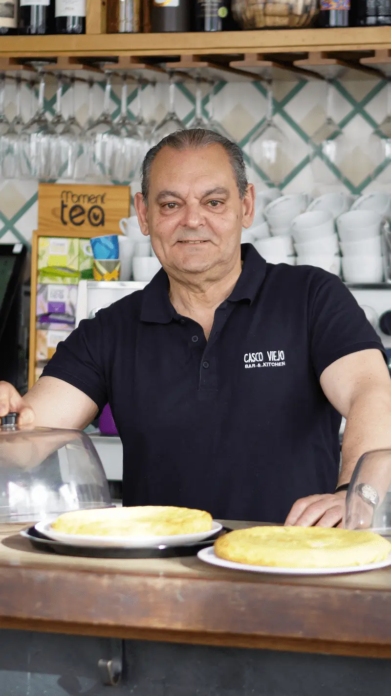 Tortilla de patatas de Miguel envuelta para llevar en Casco Viejo
