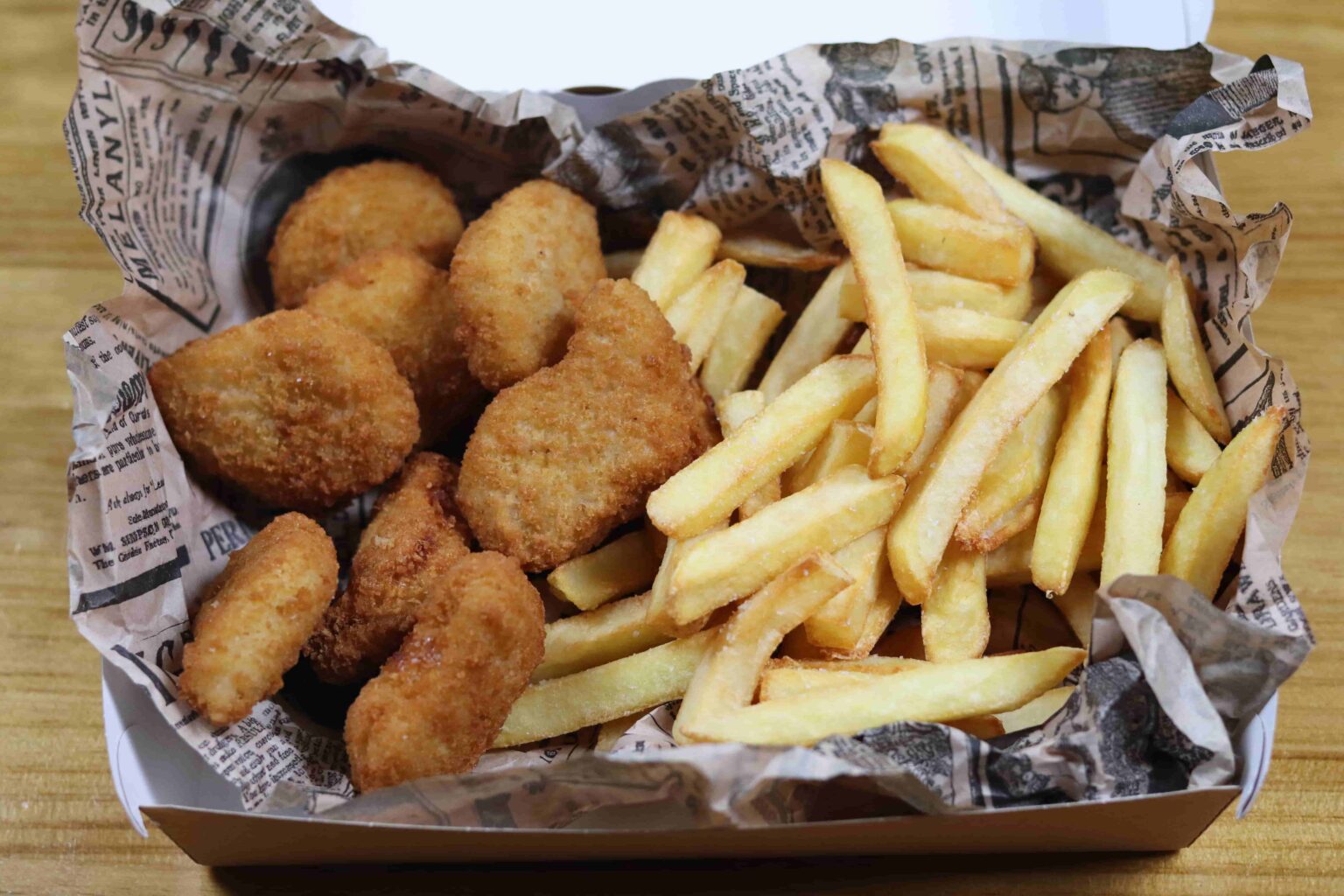 Nuggets De Pollo Con Patatas Fritas - Casco Viejo